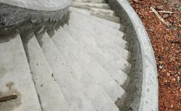 Cieszyńska 23a widok schodów w ogrodzie po remoncie.