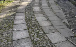 Kościół pw. św. Barbary widok drogi procesyjnej przed remontem.