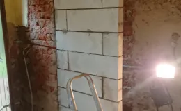 Synagoga cmentarna wydzielenie pomieszczenia toalety.