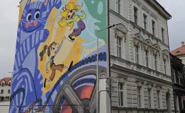 Cieszyńska 14 elewacja szczytowa po remoncie wraz z muralem.