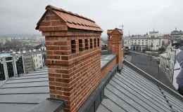 3 Maja 5 widok kominów na dachu po remoncie.