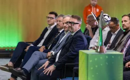 na zdjęciu osoby podczas konferencji