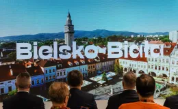 na zdjęciu osoby podczas konferencji