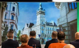 na zdjęciu osoby podczas konferencji