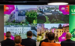 na zdjęciu osoby podczas konferencji