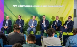 na zdjęciu osoby podczas konferencji