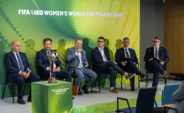 na zdjęciu osoby podczas konferencji