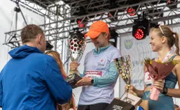 na zdjęciu osoby podczas biegu