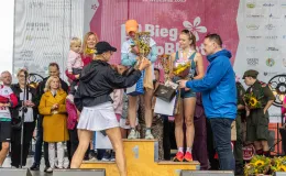 na zdjęciu osoby podczas biegu