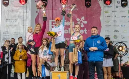 na zdjęciu osoby podczas biegu