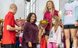 na zdjęciu osoby podczas biegu