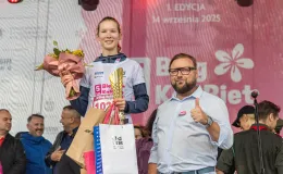 na zdjęciu osoby podczas biegu