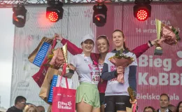 na zdjęciu osoby podczas biegu