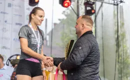 na zdjęciu osoby podczas biegu