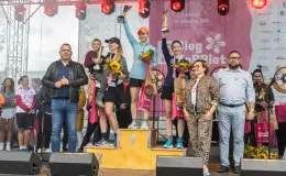 na zdjęciu osoby podczas biegu