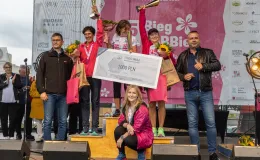 na zdjęciu osoby podczas biegu