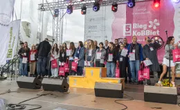 na zdjęciu osoby podczas biegu