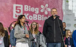 na zdjęciu osoby podczas biegu