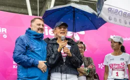 na zdjęciu osoby podczas biegu