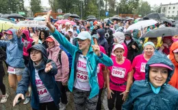 na zdjęciu osoby podczas biegu