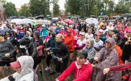 na zdjęciu osoby podczas biegu