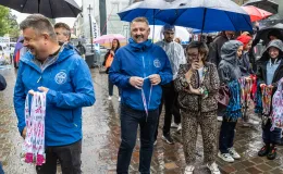 na zdjęciu osoby podczas biegu