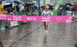 na zdjęciu osoby podczas biegu