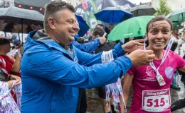 na zdjęciu osoby podczas biegu