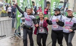 na zdjęciu osoby podczas biegu