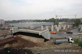 Przebudowa odcinka drogi krajowej nr 52 - na zdjęciu fragment budowy oraz maszyny budowlane