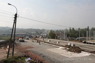 Przebudowa odcinka drogi krajowej nr 52 - na zdjęciu fragment budowy oraz maszyny budowlane