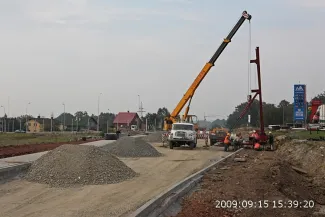 Przebudowa odcinka drogi krajowej nr 52 - na zdjęciu fragment budowy oraz maszyny budowlane