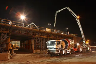 Przebudowa odcinka drogi krajowej nr 52 - na zdjęciu fragment budowy oraz maszyny budowlane