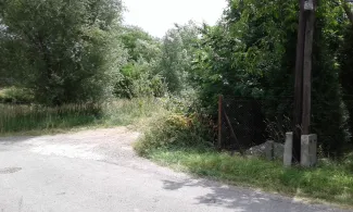 Zdjęcie nieruchomości przy ul. ks. Mateusza Opolskiego i drogi dojazdowej