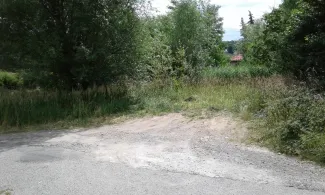 Zdjęcie nieruchomości przy ul. ks. Mateusza Opolskiego i drogi dojazdowej