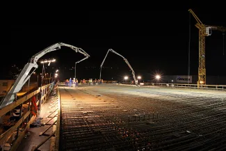 Przebudowa odcinka drogi krajowej nr 52 - na zdjęciu fragment budowy oraz maszyny budowlane