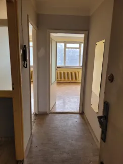 Zdjęcie przedpokoju w mieszkaniu przy ul. gen. Stefana Grota-Roweckiego 12/11