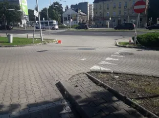 Zdjęcie dojazdu do nieruchomości zabudowanej przy ul. Partyzantów 44