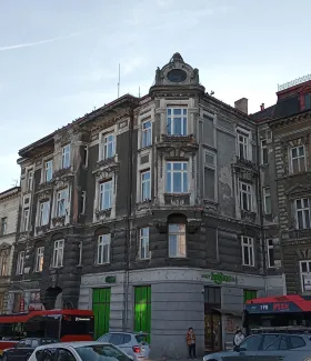 3 Maja 1a elewacje przed remontem.