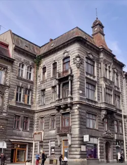 3 Maja 5 widok elewacji przed remontem.