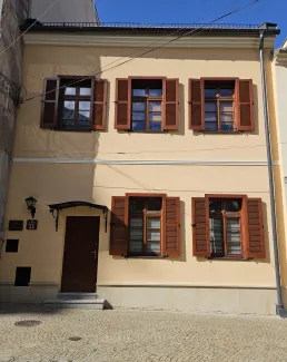 pl. św. Mikołaja 11 elewacja frontowa po remoncie.