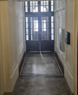 Ratuszowa 2, sień wejściowa po remoncie.