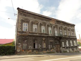 Krakowska 2 stan elewacji przed remontem. 