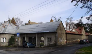 Cmentarz ewangelicki przy ul. Listopadowej/Asnyka elewacje przed remontem.