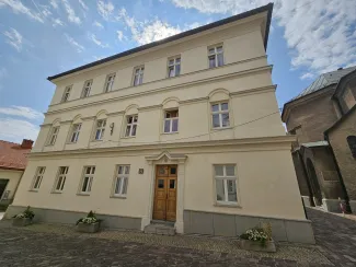 Plebania katedralna widok elewacji po remoncie.