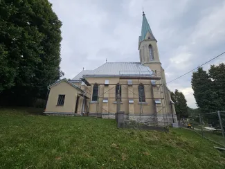 Kaplica na cmentarzu ewangelickim przed remontem. 