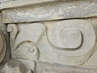 3 Maja 1a detal sztukatorski w trakcie czyszczenia.