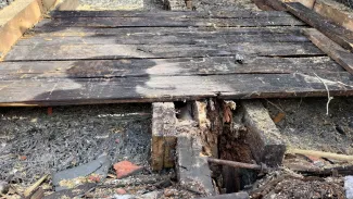 3 Maja 5 widok stanu fragmentu połaci dachowej przed remontem.