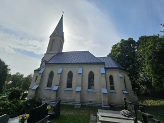 Kaplica na cmentarzu ewangelickim po remoncie dachu.