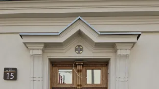 Plebania katedralna portal boczny po konserwacji - szczegół.